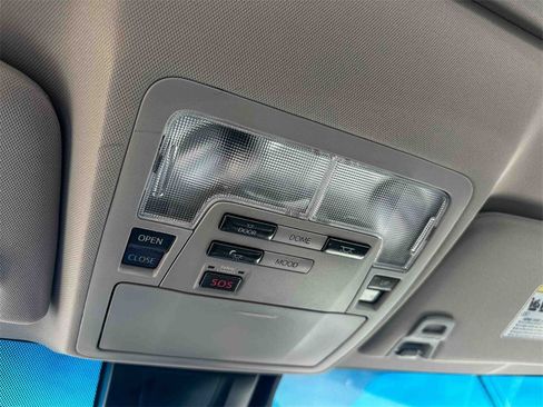 Used 2017 Toyota Avalon Limited image 35