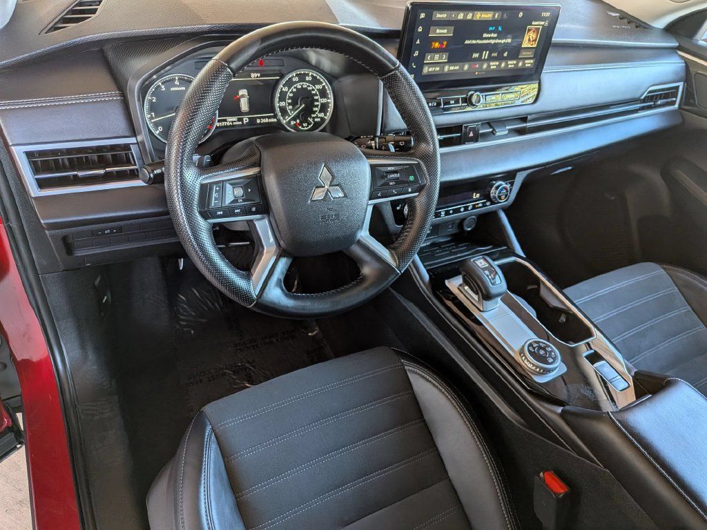 Used 2025 Mitsubishi Outlander SE AWD/4WD image 16