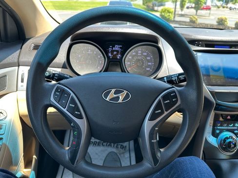 Used 2013 Hyundai Elantra GLS w/ Preferred Pkg FWD image 22