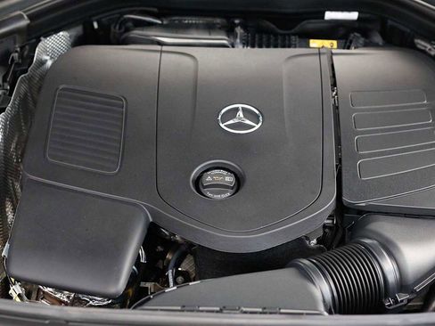 Used 2026 Mercedes-Benz GLC 300 4MATIC image 32