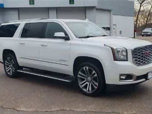 Used 2019 GMC Yukon XL Denali w/ Denali Ultimate Package image 2