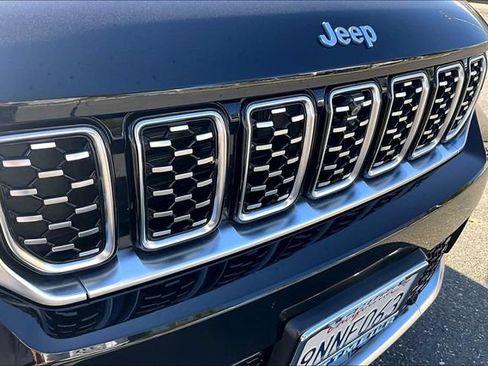 Used 2024 Jeep Grand Cherokee Summit AWD/4WD image 30