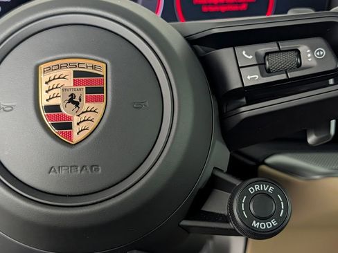 Certified 2025 Porsche Cayenne 3.0T image 40