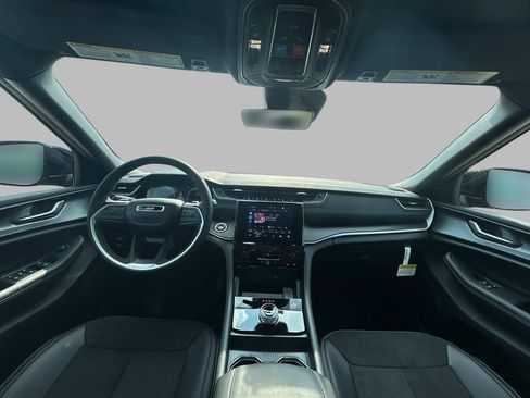 New 2025 Jeep Grand Cherokee L Altitude image 10