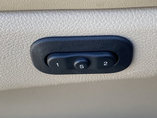 Used 2019 Jeep Grand Cherokee Limited w/ Luxury Group II RWD image 17