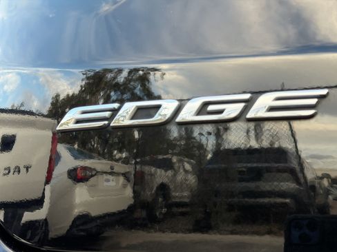 Used 2020 Ford Edge Titanium image 11