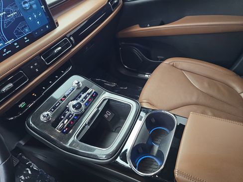 Used 2023 Lincoln Nautilus Reserve image 25