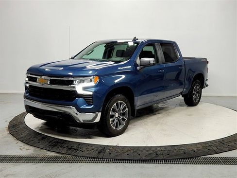 Used 2024 Chevrolet Silverado 1500 LT image 3