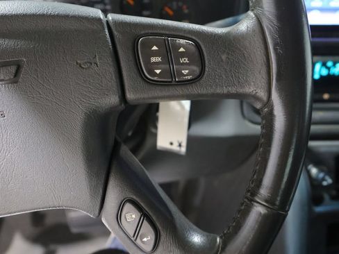 Used 2004 Chevrolet Avalanche 4x4 w/ Preferred Equipment Group image 30