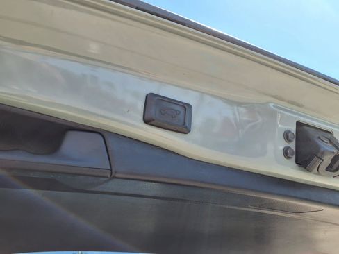 Used 2022 Toyota RAV4 XLE Premium FWD image 10
