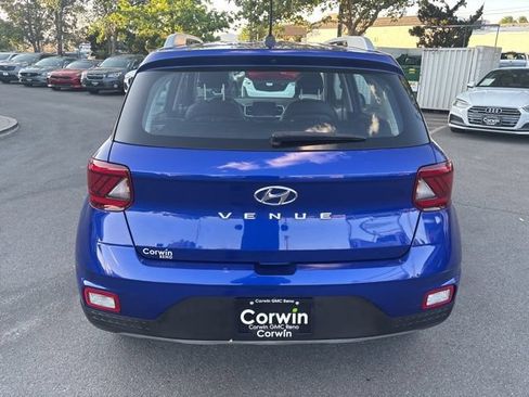 Used 2023 Hyundai Venue Limited w/ Cargo Package FWD image 7