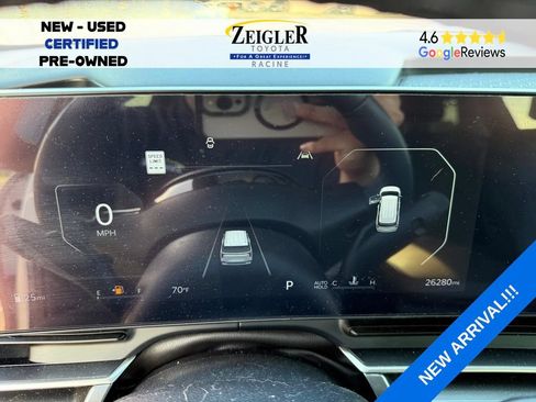 Used 2025 Kia Carnival SX w/ SX Dark Edition Package FWD image 7