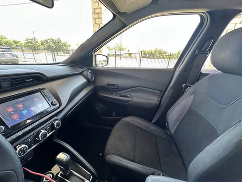 Used 2019 Nissan Kicks S FWD image 19