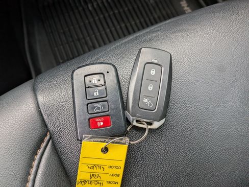 Used 2019 Toyota Highlander XLE image 40