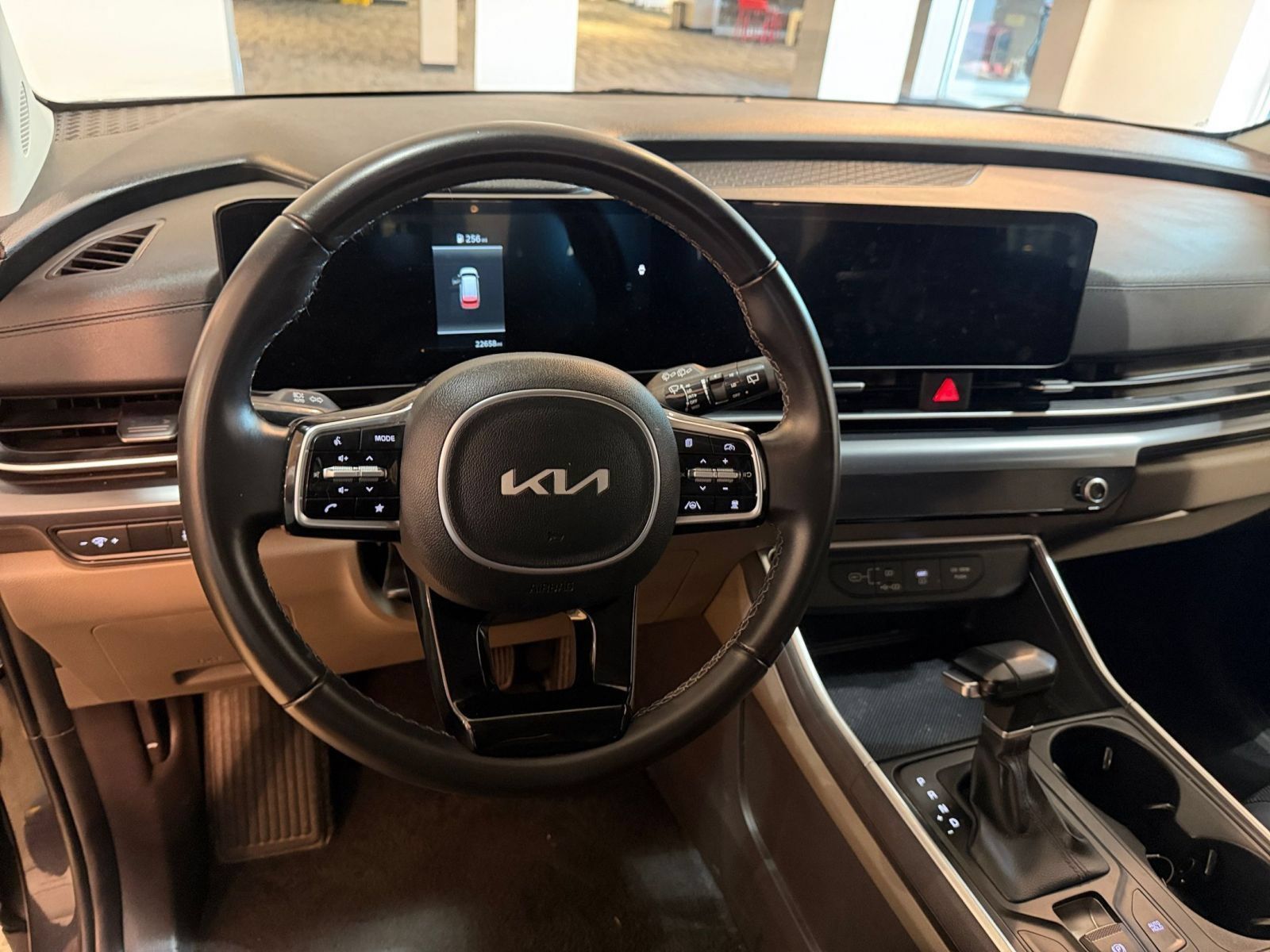 Used 2026 Kia Carnival FWD image 29