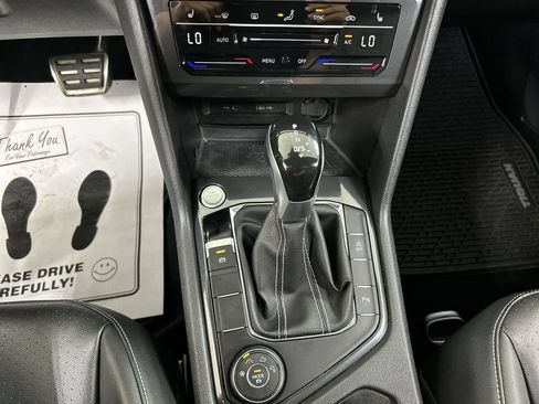 Certified 2022 Volkswagen Tiguan SE R-Line AWD/4WD image 17