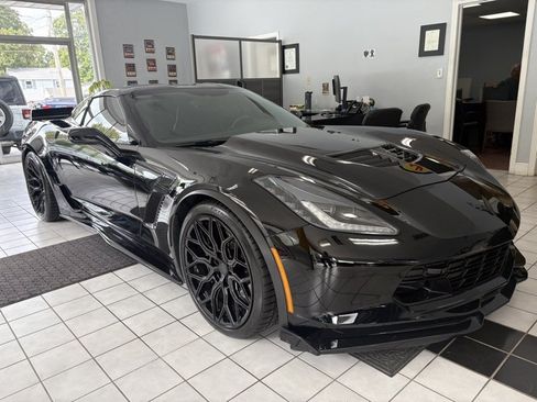 Used 2018 Chevrolet Corvette Z06 RWD image 2