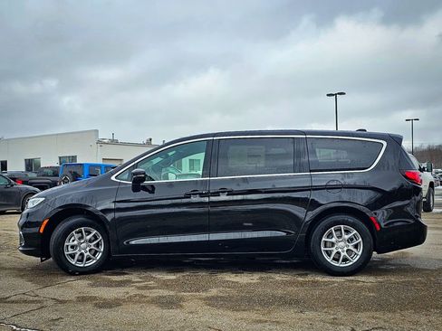 New 2026 Chrysler Pacifica Select image 6
