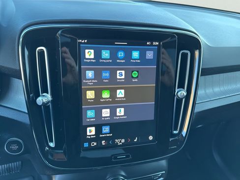 Used 2024 Volvo XC40 B5 Ultimate w/ Protection Package Premier image 25