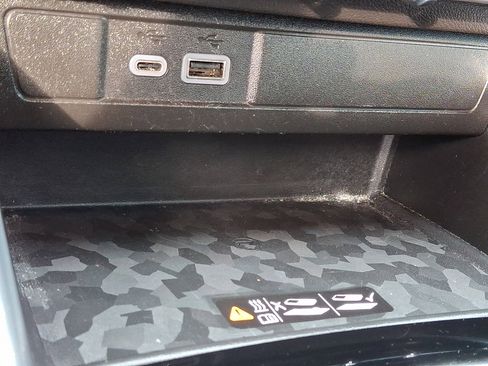 Used 2023 GMC Canyon Denali w/ Denali Black Edition image 27