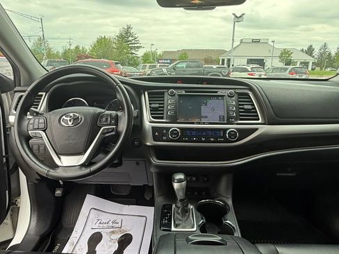 Used 2019 Toyota Highlander XLE image 16