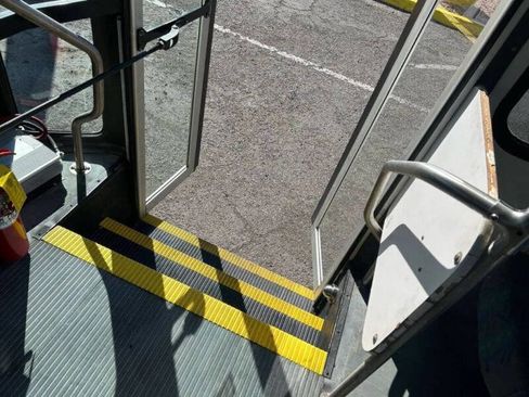 Used 2006 Ford E-350 and Econoline 350 Super Duty image 71