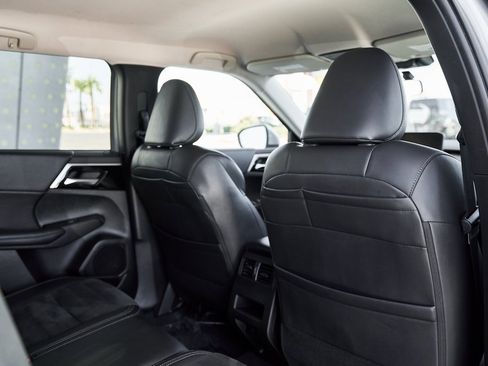 Used 2024 Mitsubishi Outlander SE image 24