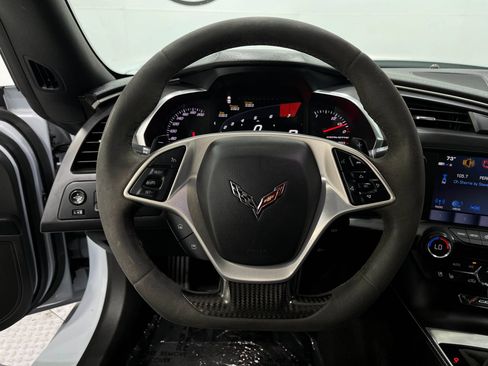 Used 2019 Chevrolet Corvette Stingray Coupe RWD image 18