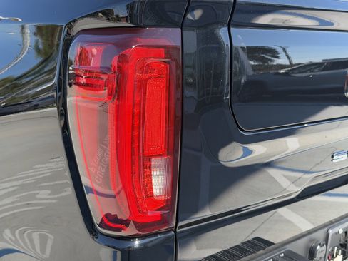 Used 2022 GMC Sierra 1500 AT4 w/ AT4 Preferred Package image 11