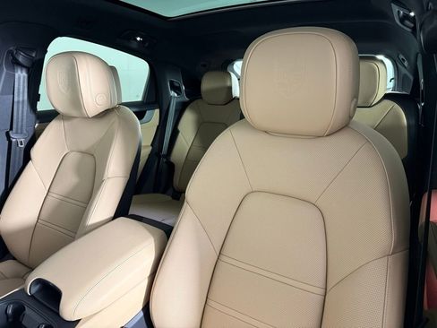 New 2025 Porsche Cayenne Coupe image 5