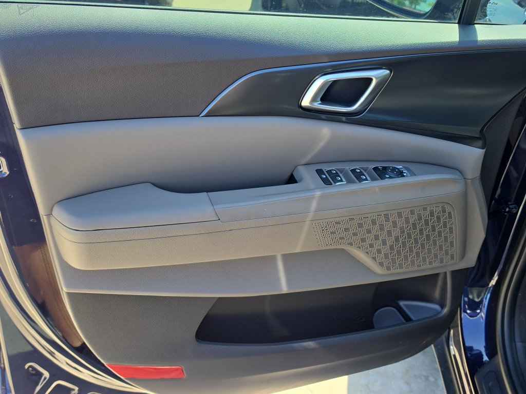 New 2027 Kia Carnival LX FWD image 17