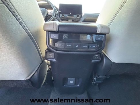 Used 2024 Toyota Grand Highlander AWD Hybrid image 13