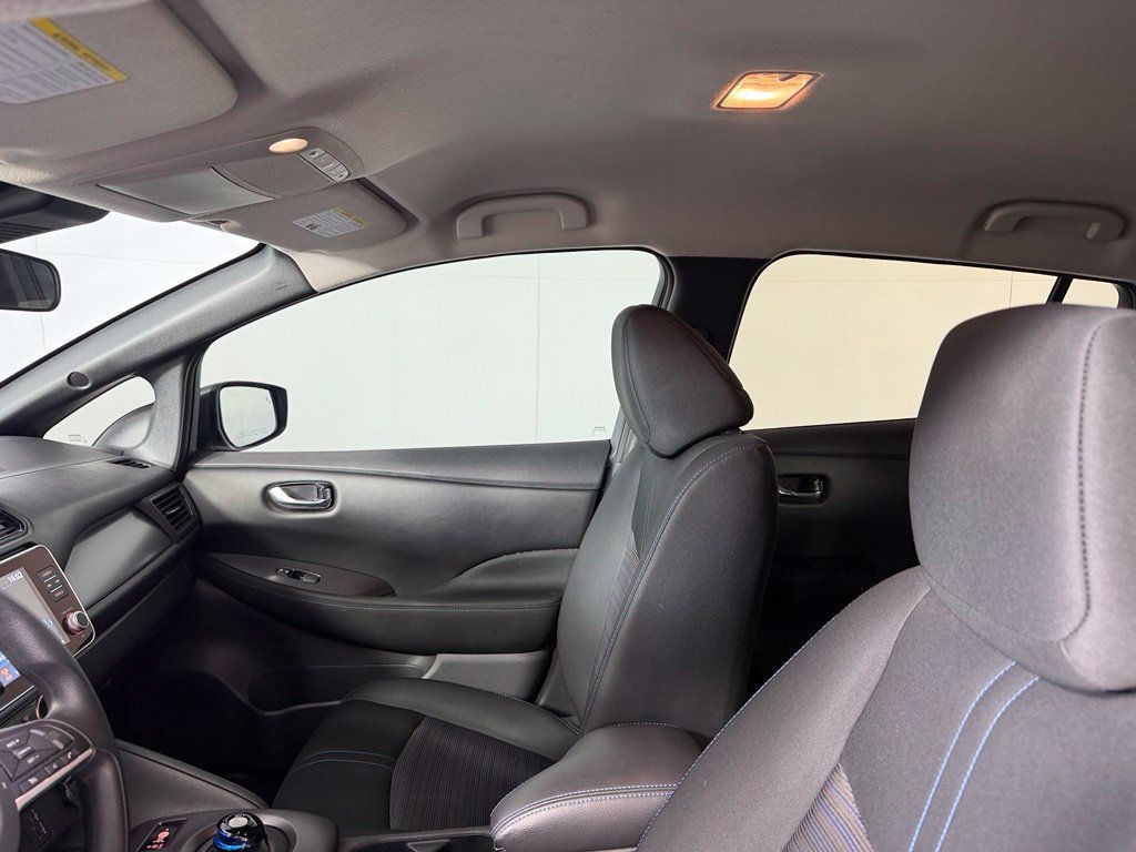 Used 2025 Nissan Leaf S FWD image 17