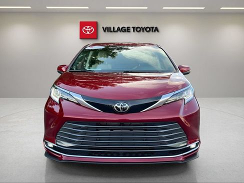 Certified 2026 Toyota Sienna Limited FWD image 8