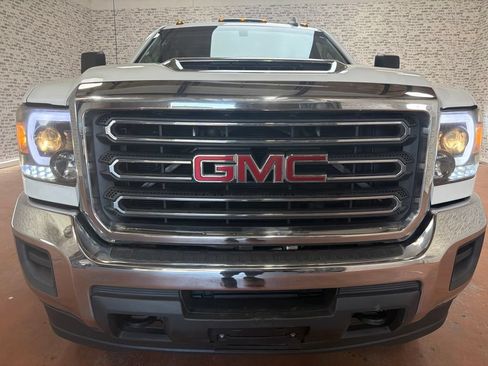 Used 2018 GMC Sierra 3500 4x4 Crew Cab w/ Sierra Convenience Package image 2