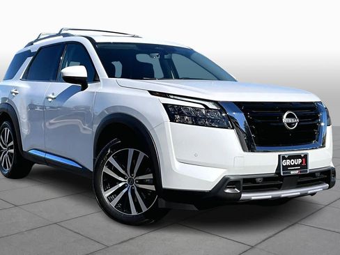 New 2025 Nissan Pathfinder Platinum image 2
