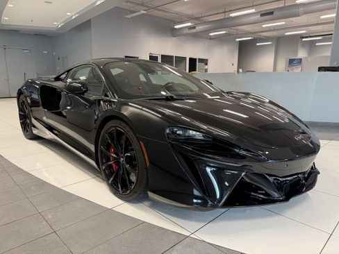 Used 2023 McLaren Artura RWD image 5