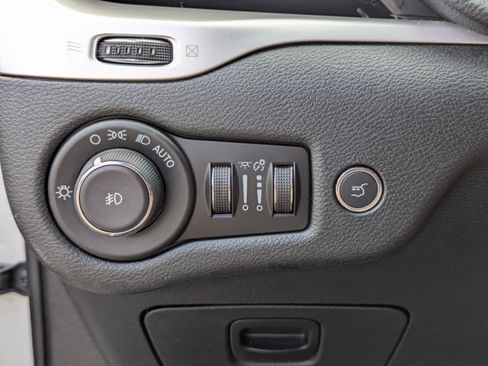 Used 2016 Jeep Cherokee Latitude w/ Comfort/Convenience Group FWD image 27