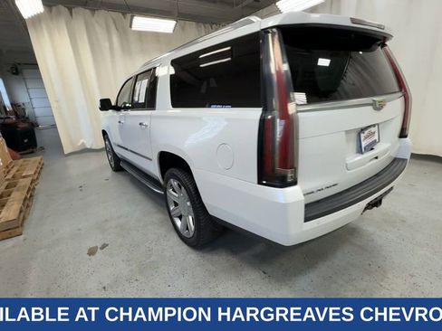 Used 2016 Cadillac Escalade ESV Luxury image 8