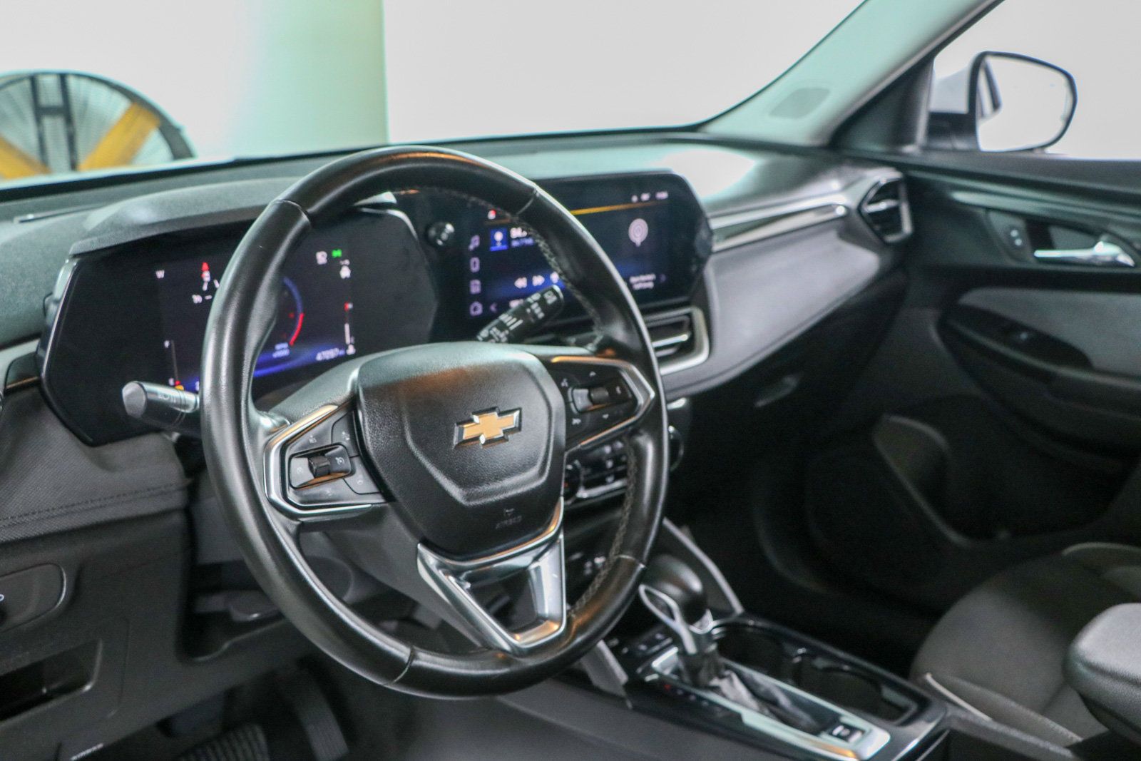 Used 2025 Chevrolet TrailBlazer LT w/ Convenience Package FWD image 22