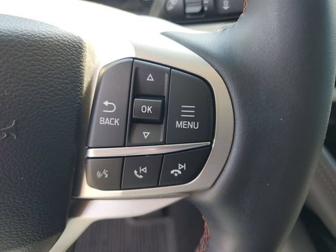 Used 2025 Ford Explorer Active AWD/4WD image 12