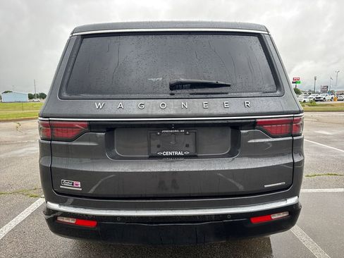 Used 2022 Jeep Wagoneer Series II AWD/4WD image 5