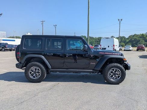 Used 2025 Jeep Wrangler Unlimited Rubicon AWD/4WD image 2
