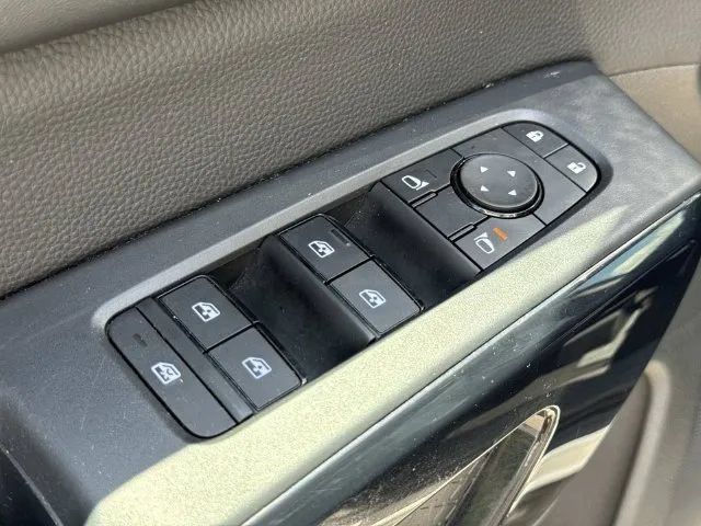 Certified 2025 Nissan Pathfinder SV AWD/4WD image 32