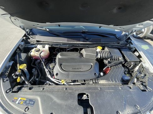 Used 2024 Chrysler Pacifica Touring-L image 30