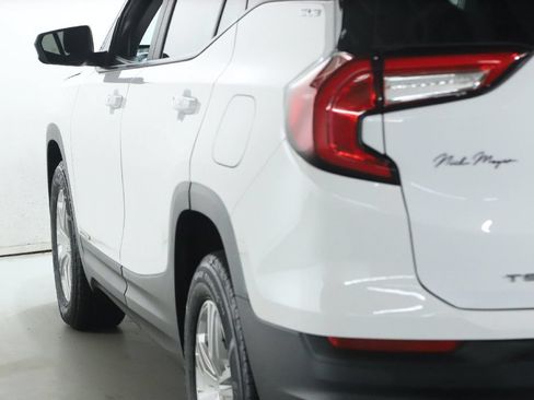 Used 2024 GMC Terrain SLE AWD/4WD image 41