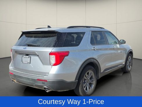Used 2021 Ford Explorer XLT w/ Equipment Group 202A RWD image 9