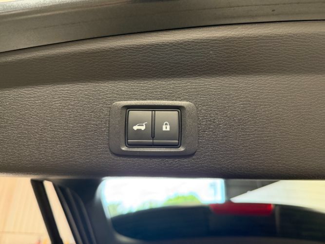 Used 2025 Mitsubishi Outlander SE FWD image 32