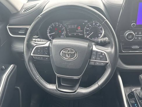 Used 2023 Toyota Highlander LE AWD/4WD image 8
