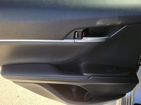 Used 2022 Toyota Camry XSE image 11